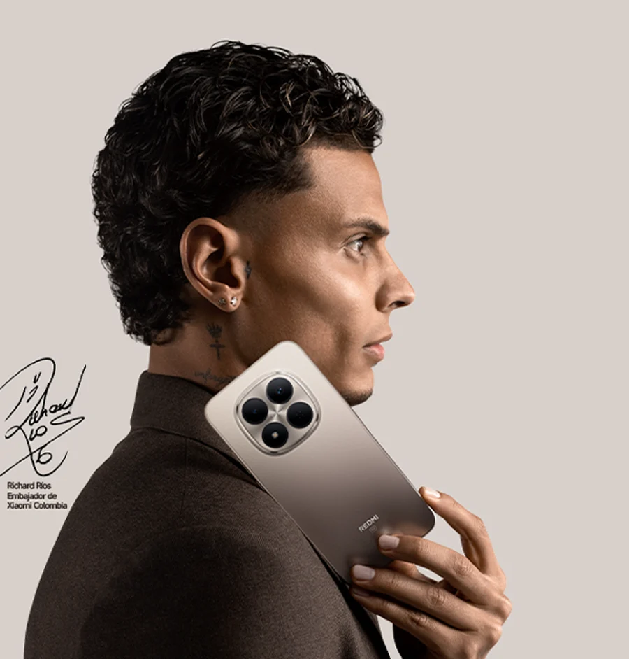 Richard Ríos en la campaña oficial de Xiaomi Colombia para la Serie REDMI Note 15